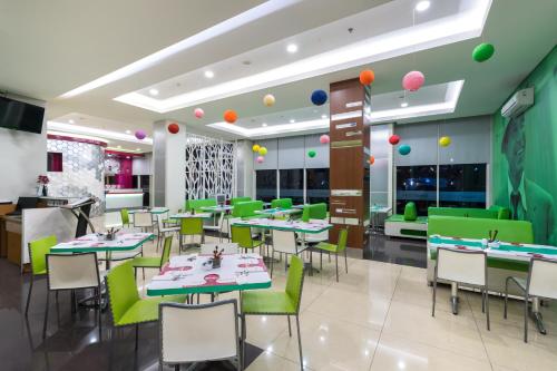 Un restaurant sau alt loc unde se poate mânca la favehotel Padjajaran Bogor