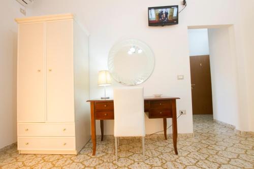 TV a/nebo společenská místnost v ubytování Le Maschere B&B