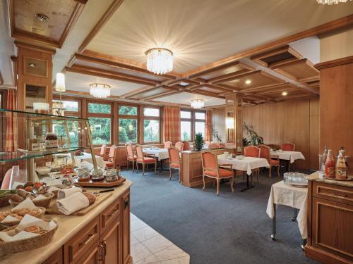 a restaurant with tables and chairs in a room at Badhotel Restaurant Stauferland in Bad Boll