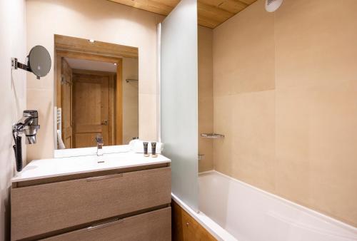 a bathroom with a sink and a bath tub at Résidence Daria-I Nor by les Etincelles in L'Alpe-d'Huez