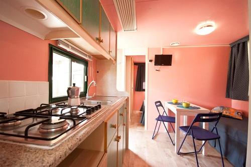 Cucina o angolo cottura di Acquaviva Village Camping