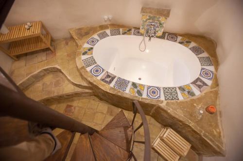 an overhead view of a bathroom sink with an umbrella at Si-Moutique, le Case-grotte degli Avi 2 in Modica