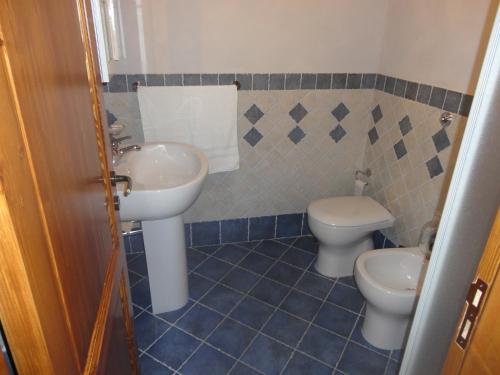 a bathroom with a sink and a toilet at Casa Vacanze Caccamo Santa Lucia in Caccamo