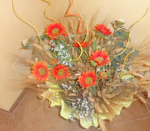 a bouquet of orange flowers in at Casa Vacanze Caccamo Santa Lucia in Caccamo