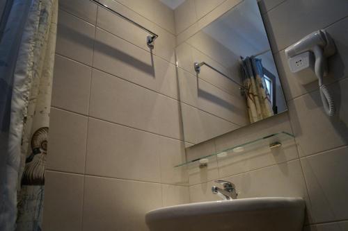 a bathroom with a sink and a mirror at Hotel Castelli in Kallithea Halkidikis