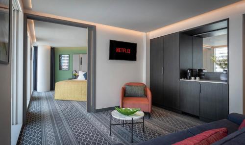 Uma área de estar em Marlin Hotel Stephens Green
