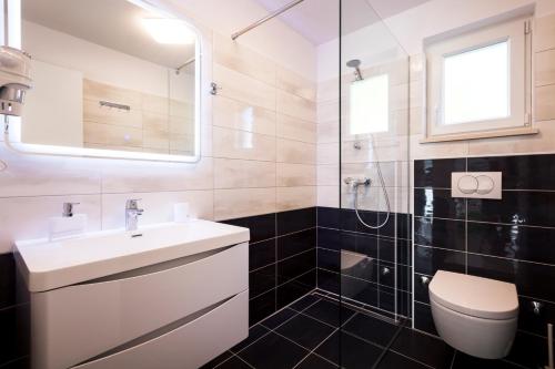 Kúpeľňa v ubytovaní Villa Artaturi