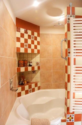 a bathroom with a large tub in a room at B&B Gerlachus in Valkenburg
