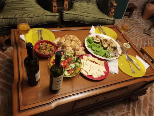 ゲストハウスの敷地内または近くでの食事または食べ物