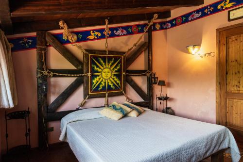 a bedroom with a large bed in a room at Agriturismo Mezzaluna in Málchina
