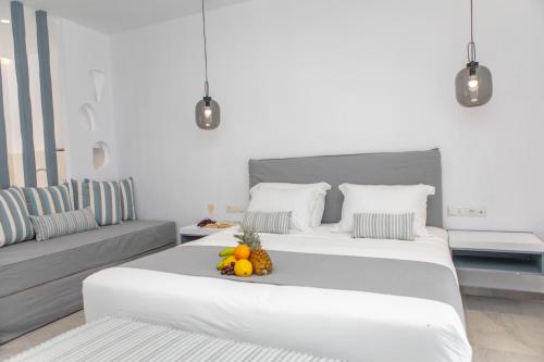 Кровать или кровати в номере Crystal Mare Suites
