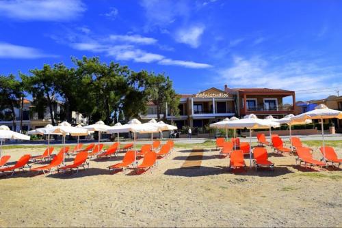 Κήπος έξω από το Dafni's Beachfront Luxury Studios