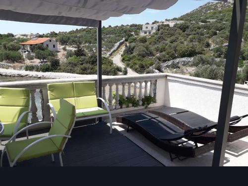 Un balcon sau o terasă la Holiday House Val with sea view
