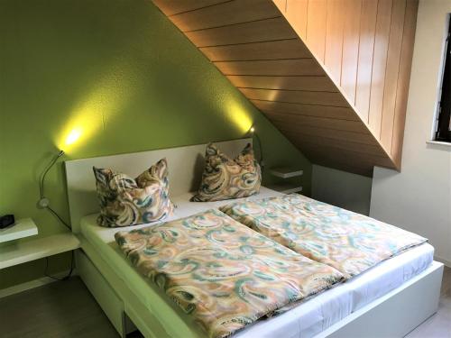 a bed with pillows on it in a room at Ferienwohnung Heymann in Hörnitz