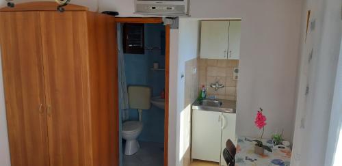 a small bathroom with a toilet and a sink at Apartman Lorena in Stari Grad