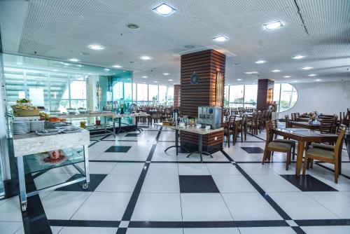 Restoran atau tempat lain untuk makan di Veleiros Mar Hotel