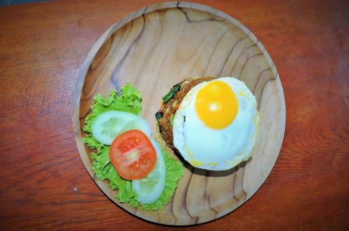 Еда / где поесть недалеко от комплекса для отдыха