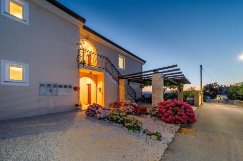 Apartments Bugenvila Brzac – Photos 2