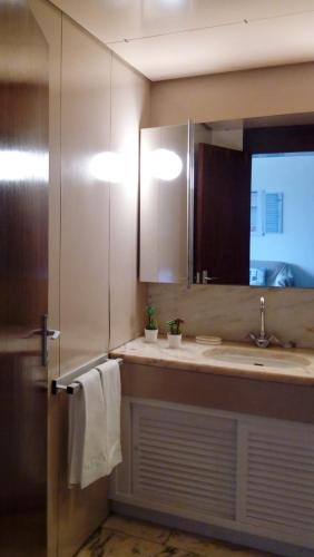 a bathroom with a sink and a mirror at Un Balcon Sur La Mer in Funchal