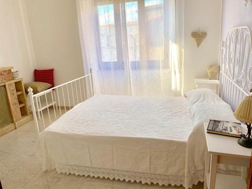 เตียงในห้องที่ A Casa di Nonno Dorgali