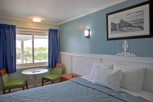 Postel nebo postele na pokoji v ubytování Colonial Inn