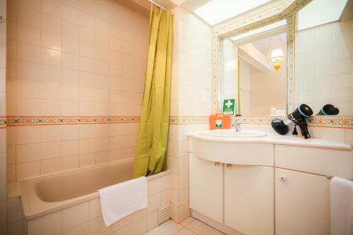 Ванна кімната в Sea View Apartment