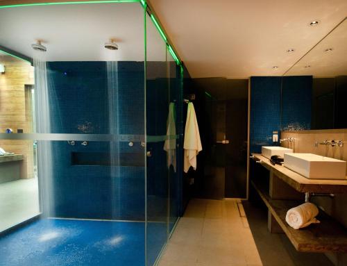 a bathroom with a glass shower and a sink at Lush Motel Ipiranga in Sao Paulo