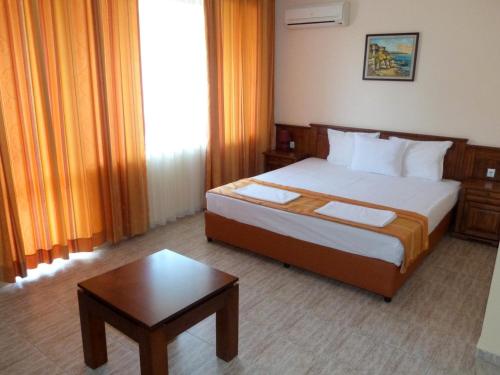 Giường trong phòng chung tại Beroe