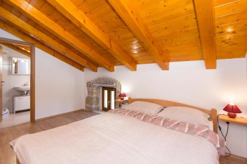 Katil atau katil-katil dalam bilik di Villa Valentina Krbune