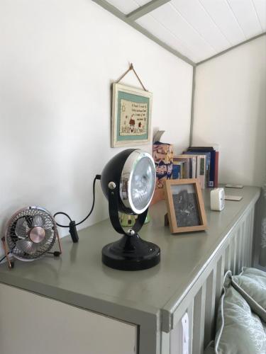 Φωτογραφία από το άλμπουμ του Willowbank shepherds hut σε Taunton