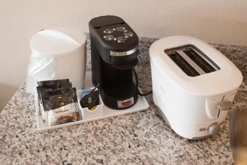 a coffee maker and a blender on a counter at Western Star Inn & Suites Esterhazy in Esterhazy