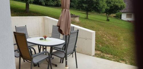 Un jardín fuera de Ferienwohnung Tauschmann