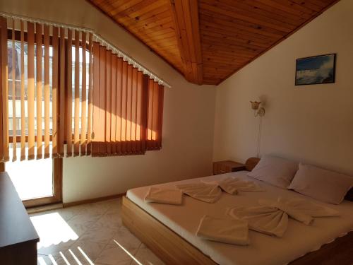 Postel nebo postele na pokoji v ubytování Vladimirov Guest House