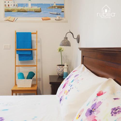 Ένα ή περισσότερα κρεβάτια σε δωμάτιο στο Rubilia Rooms Pompei