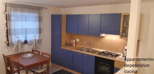 Köök või kööginurk majutusasutuses Casa tipica valdostana