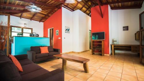 A seating area at Hotel El Pequeño Gecko Verde