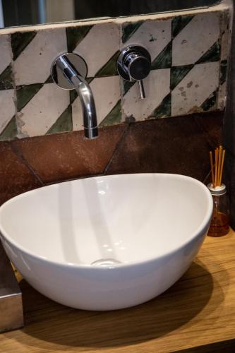 a white sink with a faucet on a counter at Borgo Vergini Garden B&B in Naples