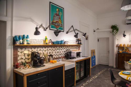 a kitchen with a counter top with aounter at Borgo Vergini Garden B&B in Naples
