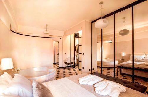 a bedroom with a tub and a bed and a bathroom at QUAD 1 in Lisbon