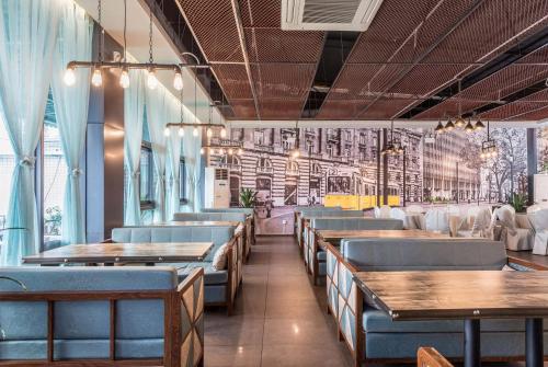 a row of tables and chairs in a restaurant at Dashen Hotel Shunde Lecong in Shunde