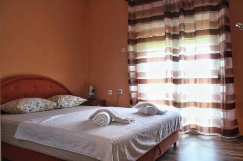 Ένα ή περισσότερα κρεβάτια σε δωμάτιο στο Apartments Jovana