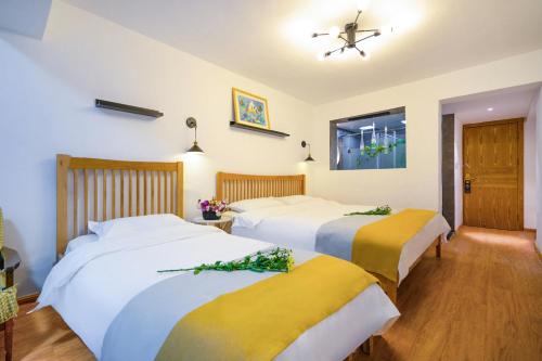 Ένα ή περισσότερα κρεβάτια σε δωμάτιο στο Xi'an Travelling with Hotel South Gate