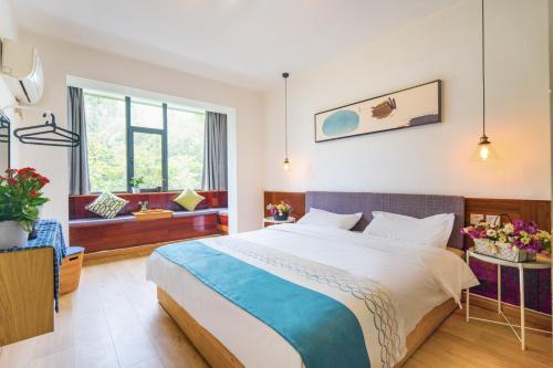 a bedroom with a large bed and a window at Xi'an Travelling with Hotel South Gate in Xi'an
