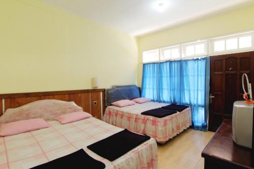 Postel nebo postele na pokoji v ubytování Hotel Wijaya 3 Kaliurang