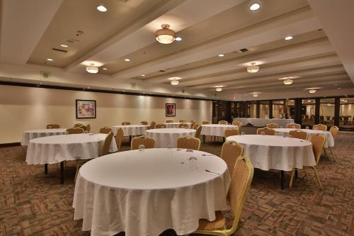 Gallery image of Best Western Plus Montreal Downtown- Hotel Europa in Montréal