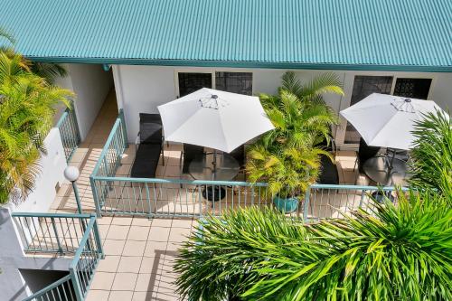 Un balcón o terraza de Beachfront Apartments on Trinity Beach