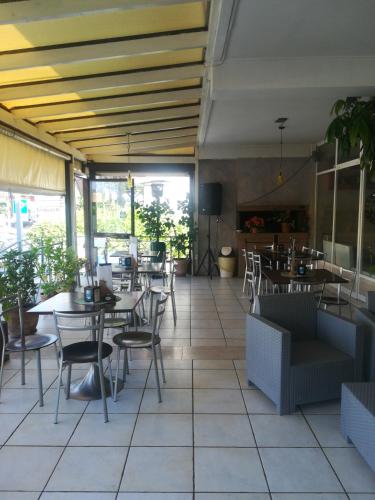 Domus Heraにあるレストランまたは飲食店