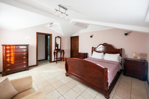 a bedroom with a large bed and a couch at Apart-hotel Villa Lav in Tivat