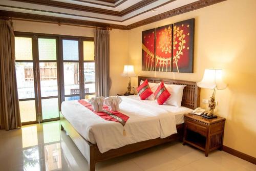 Postel nebo postele na pokoji v ubytování The LD Pattaya Hotel
