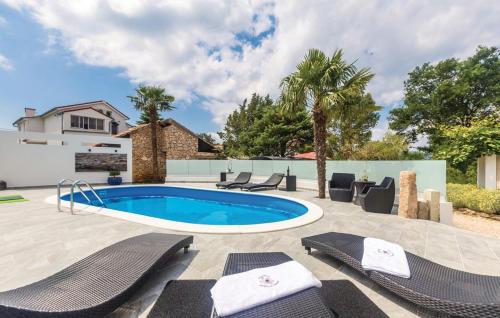 a swimming pool in a yard with chairs and a house at Molnar Resort Villa Mimoza & Apartment Nea in Brzac